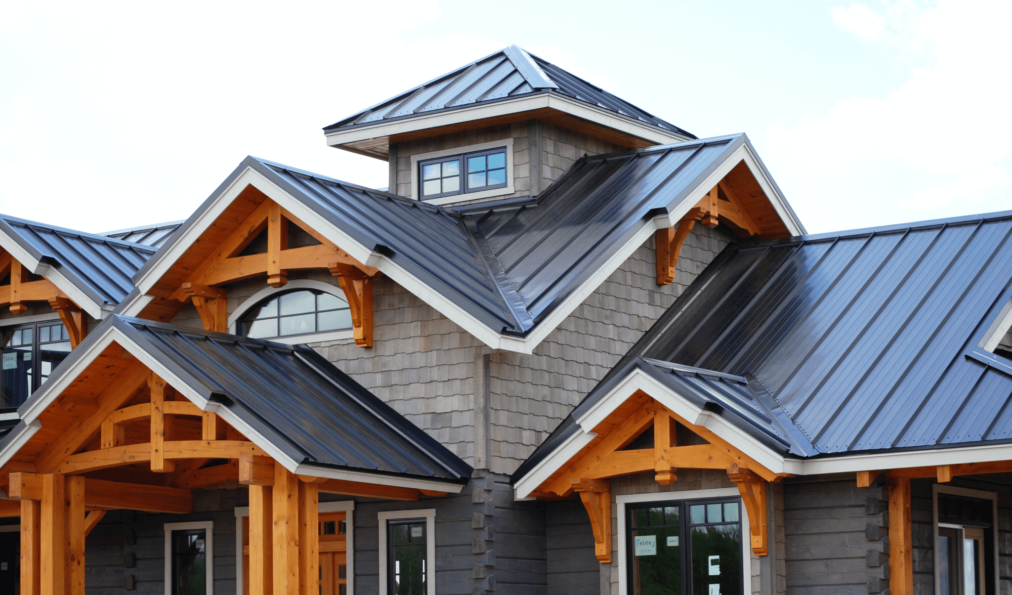 Siding Replacement Costs: Expert Tips and Material Choices
